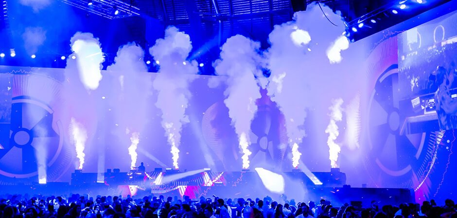 Vertical smoke machine